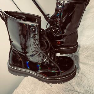Avenger Glossy Black Combat Boots